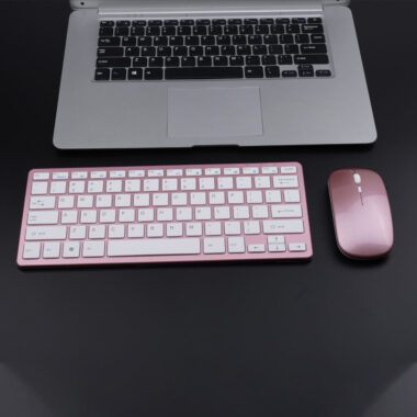 Mini wireless gaming keyboard