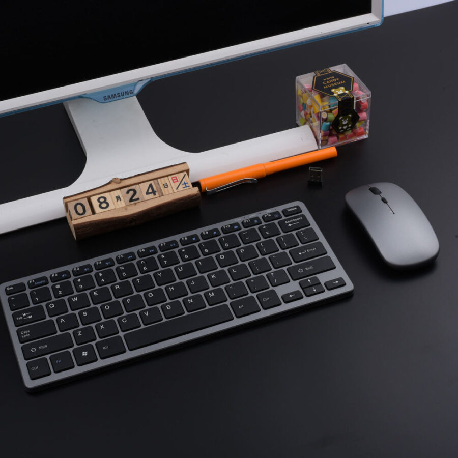 Mini wireless gaming keyboard